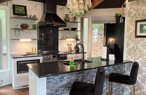 Big Canoe Cabin | Romantic Couples Cabin in Big Canoe, Lake & Mountain View, Hot Tub, Gas Logs