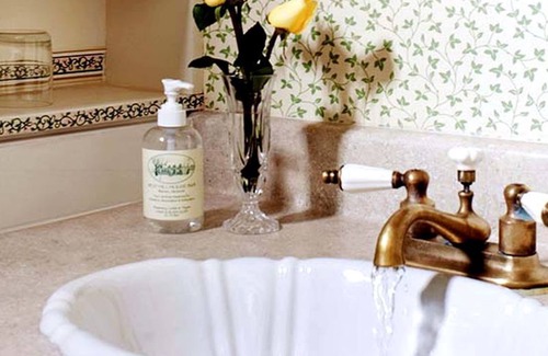 Warren House | Romantic Couples' Getaway with Jacuzzi Bathtub in Mad River Valley, Vermont