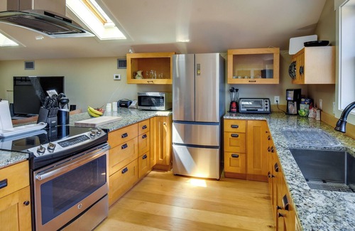 Central Apartment | Romantic, Cozy Loft w/Yard, 5 Miles to Clemson