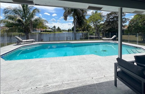 Greenview Shores House | Romantic Dream Home in Wellington 4/2 heated Pool, Fireplace on Beautiful Lake