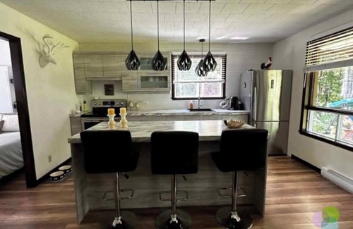 Saint-Magloire Ski Chalet | Romantic Escape with Spa - Eau Petit Chalet