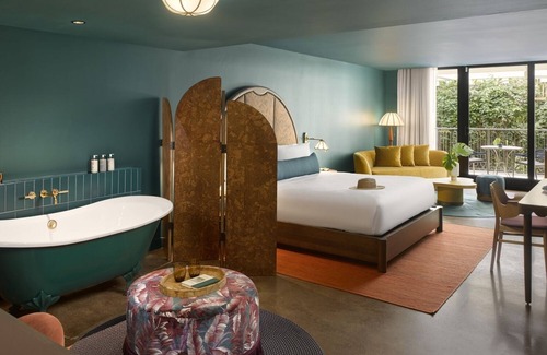 Coconut Grove Hotel | Romantic Escape w/Private Terrace | Close to Cocowalk Mall | Rootop Pool Access
