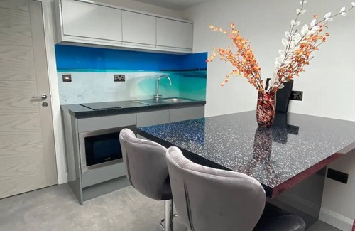 Christchurch Apartment | Romantic getaway, adjacent to river/golf course