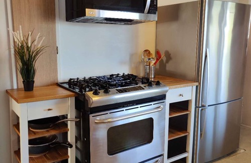 Fraserview House | Romantic Getaway Near the Heart of Vancouver