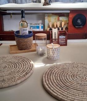 Lapa Boat Rental | Romantic getaway on a sailboat in the Tagus