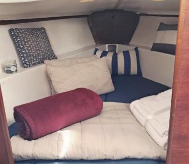 Lapa Boat Rental | Romantic getaway on a sailboat in the Tagus