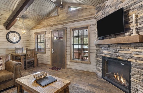 Indian Point Villa | Romantic Getaway on the Shores of Table Rock Lake - Indian Point (C18)