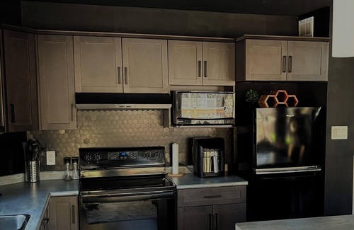 Lac du Bonnet Cabin | Romantic Getaway, Tiny High-Rise Cabin