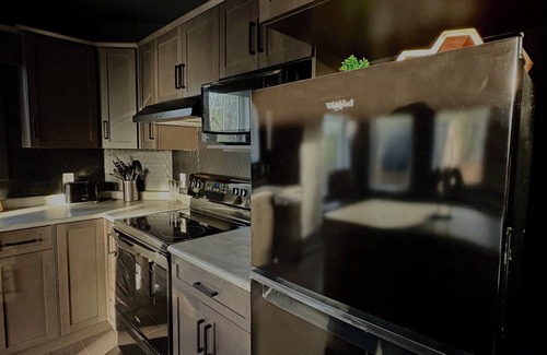 Lac du Bonnet Cabin | Romantic Getaway, Tiny High-Rise Cabin