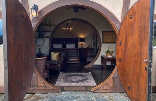 Bella Vista House | Romantic Hobbit Hole and Second Breakfast