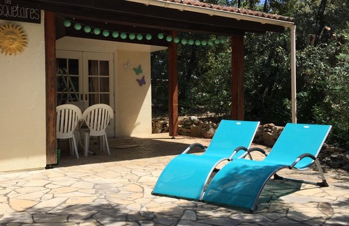 Mejannes-le-Clap House | Romantic holiday house in the south of France in a green park with swimming pool