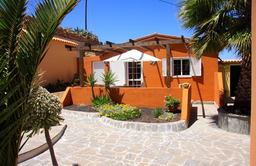 Arico House | Romantic holiday home on an idyllic and quiet finca, brine pool