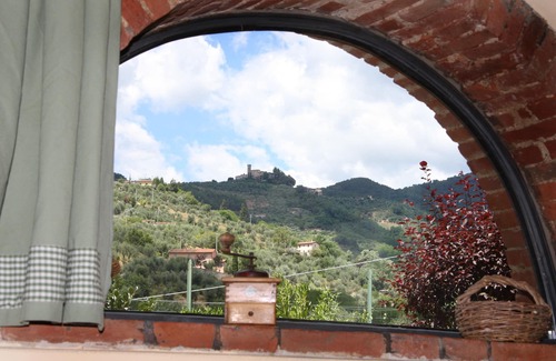 Massa e Cozzile House | Romantic independent country house with garden, between Lucca and Florence