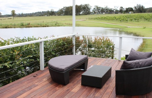 Lovedale House | Romantic lakehouse set in a private vineyard in the Hunter Valley