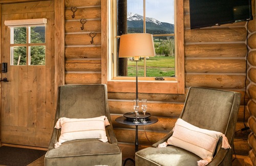 Livingston Cabin | Romantic Log Cabin in Paradise Valley, Montana