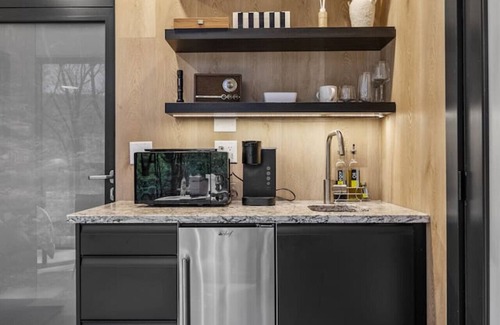 Mercersburg House | Romantic Mirror Cabin Hot Tub Fire Pit Views