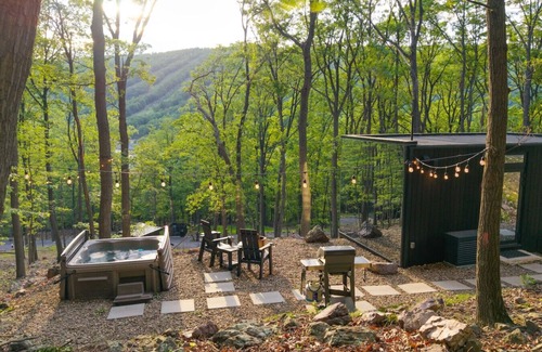 Mercersburg House | Romantic Mirror Cabin Hot Tub Fire Pit Views