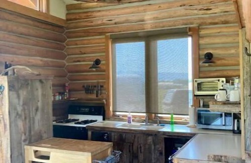 Driggs House | Romantic private Log Cabin with horse pasture