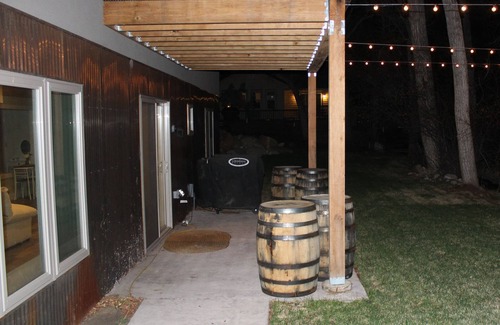 Buena Vista House | Romantic Private Space for Couple's Getaway w/Hot Tub