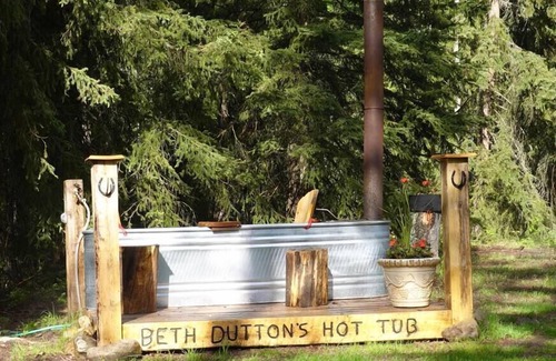 Alberta Cabin | Romantic Retreat in Tin Bins Cabin