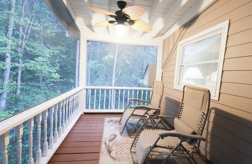 Clarkesville Apartment | Romantic Riverside Retreat with Waterfall Trail at Your Door