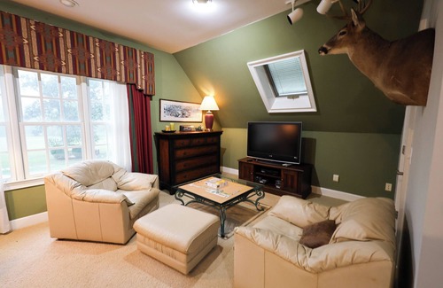 Clarkesville Apartment | Romantic Riverside Retreat with Waterfall Trail at Your Door