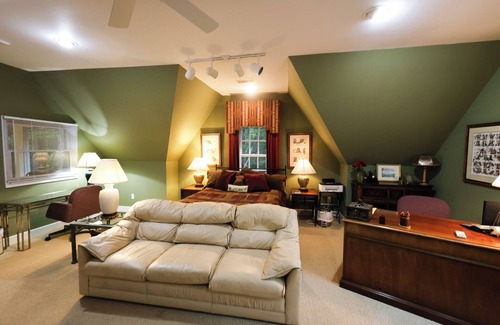 Clarkesville Apartment | Romantic Riverside Retreat with Waterfall Trail at Your Door