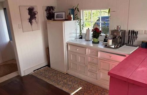 Whitford Cottage | ​Romantic Seaside Cottage: Country Calm, City Close, Retreat