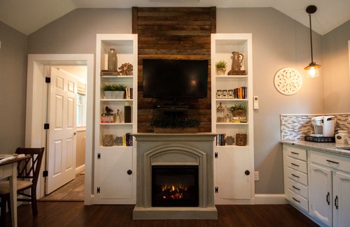 Blue Ridge Cottage | Romantic Shabby Chic Cottage on 5 acre property near wineries and Blue Ridge MTS