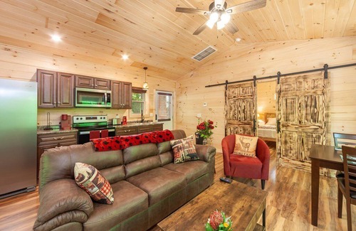 Sevierville Cabin | Romantic Smoky Mountain Cabin, w/King Bed, Hot Tub, Easy Access & Fast Wi-Fi