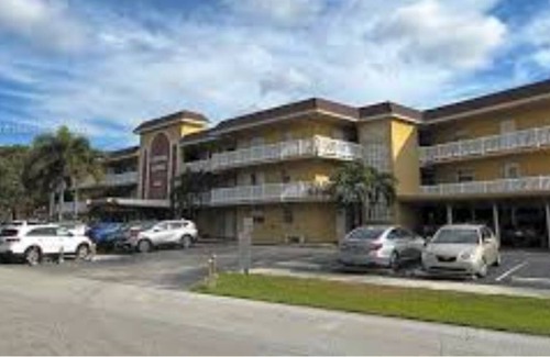 Pompano Beach Apartment | Romantic Spanish villa