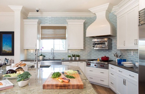 Karachi House | Romantic Spanish villa w/hot tub — 5 min from the beach!