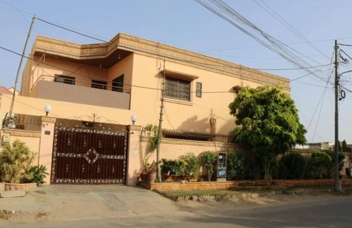 Karachi House | Romantic Spanish villa w/hot tub — 5 min from the beach!