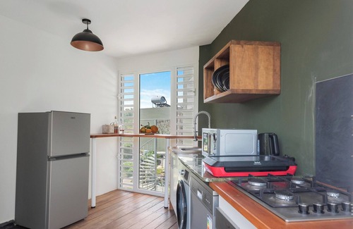 Petit-Canal Apartment | Romantic stay overlooking the sugarcane fields, in a stylish 45 m² apartment