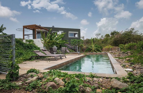 Petit-Canal Apartment | Romantic stay overlooking the sugarcane fields, in a stylish 45 m² apartment