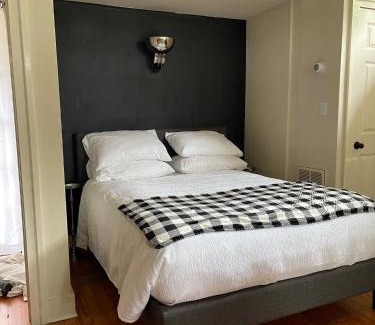 Beach Institute Apartment | Romantic Studio Apt in Historic Downtown Savannah