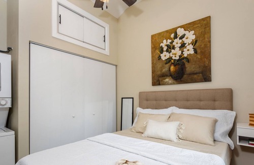 Lake Davis - Greenwood House | Romantic Tiny House near downtown attractions. 25 minutes to Disney!