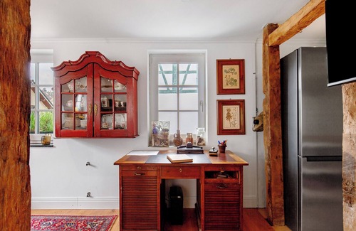 Niederauroff Apartment | Romantic vacation apartment 'Fachwerkhof' with Private Terrace, Garden and Wi-Fi