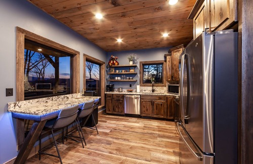 Gatlinburg - Pigeon Forge Ski Chalet | Romantic/Views/New Build/Indoor Heated Saltwater Pool