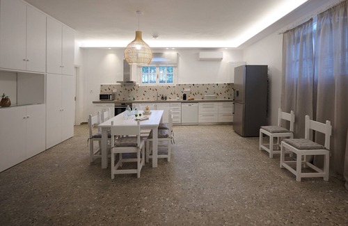 Almyropotamos House | Romantic villa 5 min from the beach and the small fish port