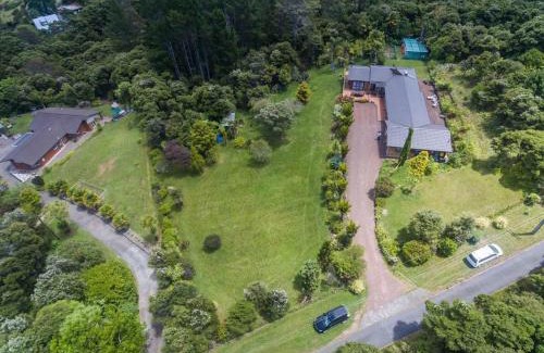 Massey House | Romantic vintage retreat away in West Auckland