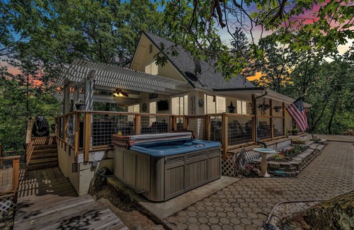 River Pines House | Romantic weekend getaway in the heart of wine country.