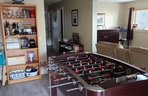 Central Okanagan House | Romantic year round setting overlooking Lake Okanagan.