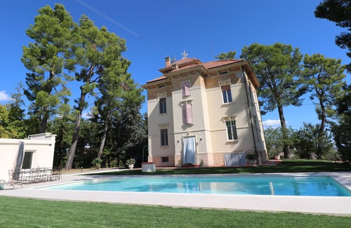 Ortezzano Villa | Romantische Traum Belle Époque Villa Fazi mit Pool