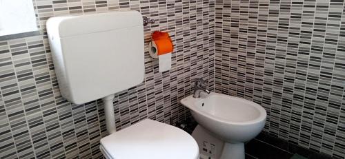 Livorno Apartment | Rombolino Guesthouse -Free Parking - Vicino al PalaLivorno "Modigliani Forum"