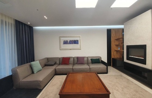 Jeongseon Hotel | ROMYZIAN GARDEN