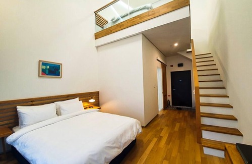 Jeongseon Hotel | ROMYZIAN GARDEN