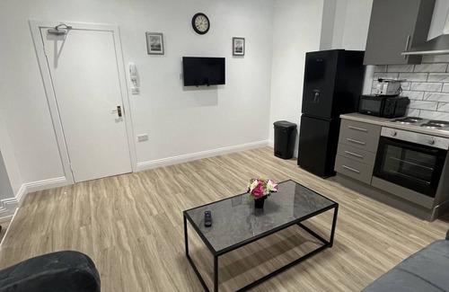 Liverpool Apartment | Roof Terrace | W/M | Smart TV | Free Parking