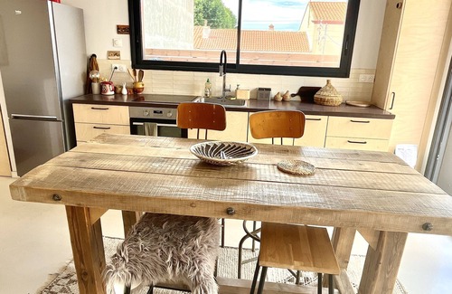 Saint-Assiscle Apartment | Roof-top artist apartment