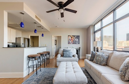 Central Business District Condo | Rooftop Penthouse & Patio w/Spectacular City Views and Secure Onsite Parking